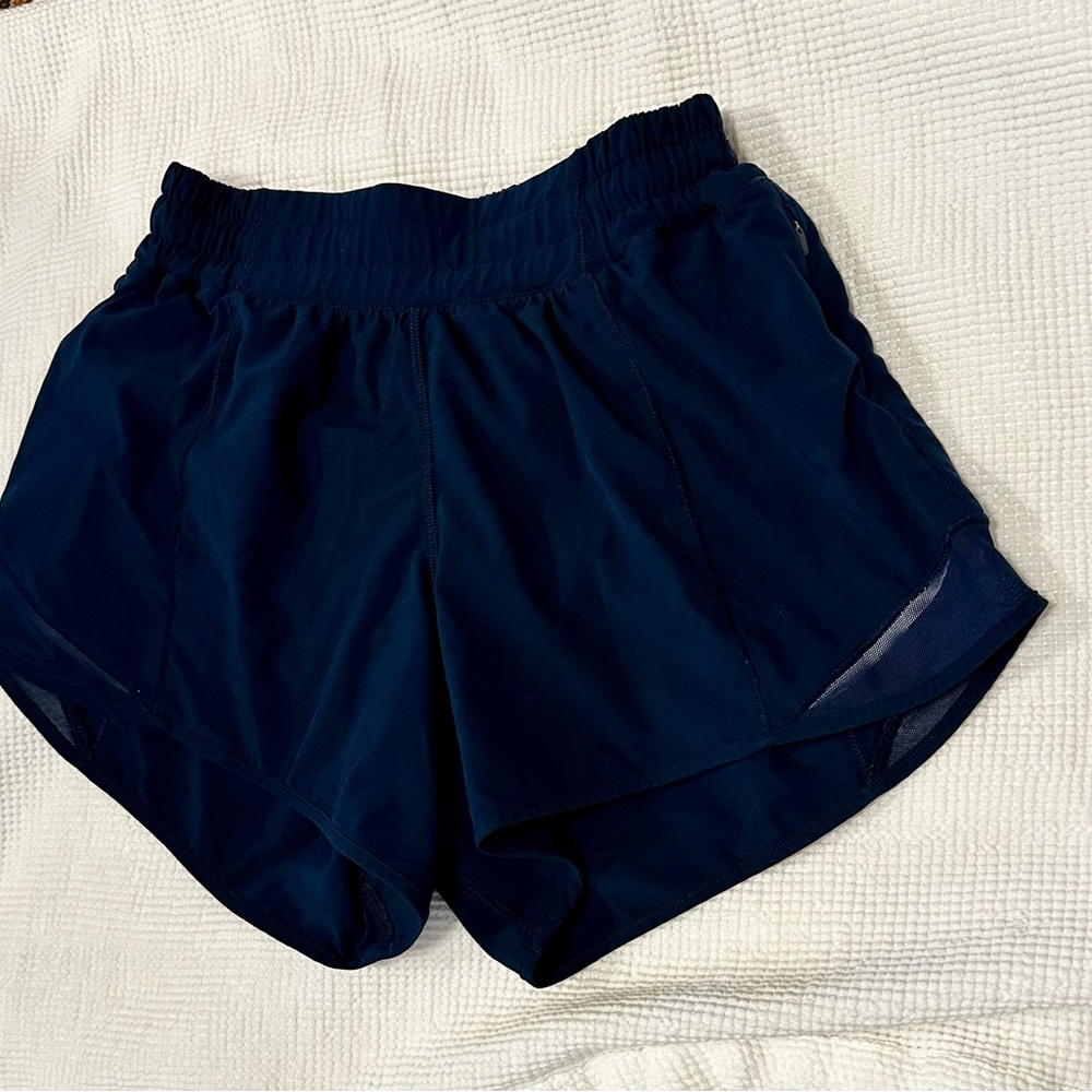 Lululemon Hotty Hot Low-Rise 4” Lined Shorts in Navy. Size 4